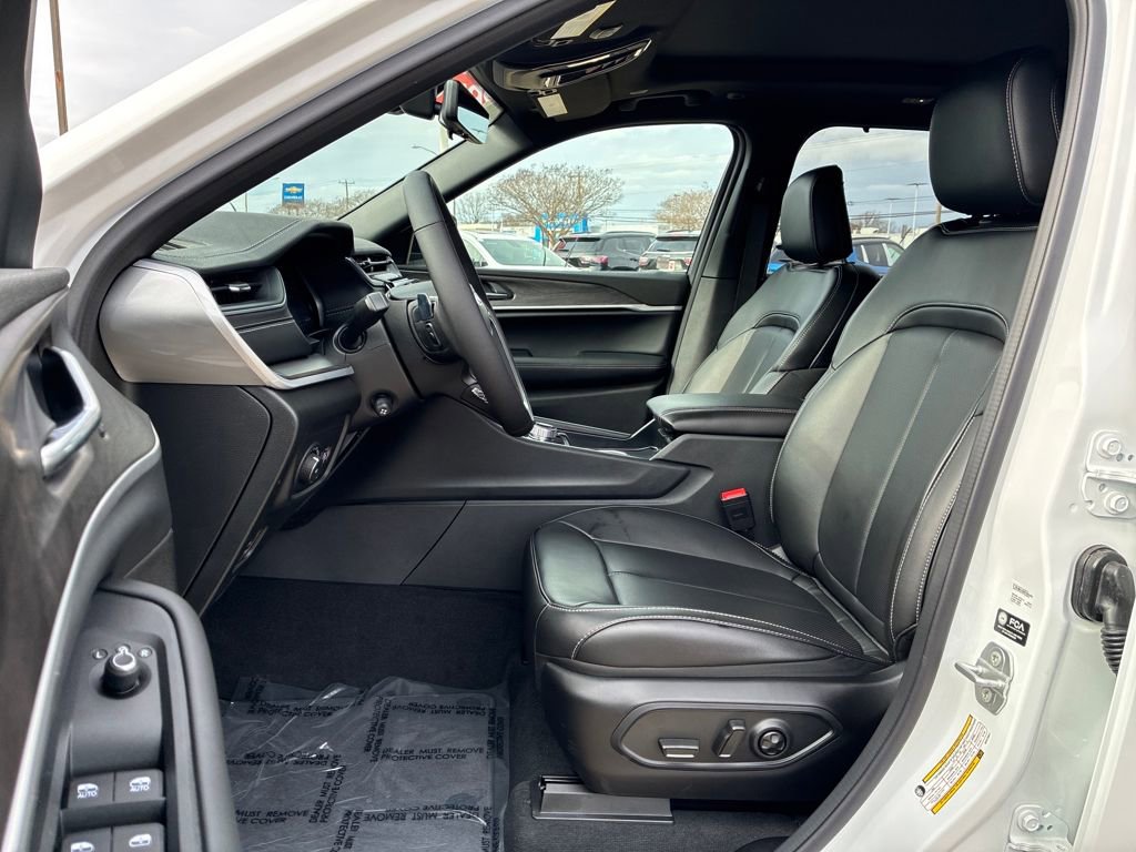 New 2025 Jeep Grand Cherokee Limited w/ Luxury Tech Group II image 10