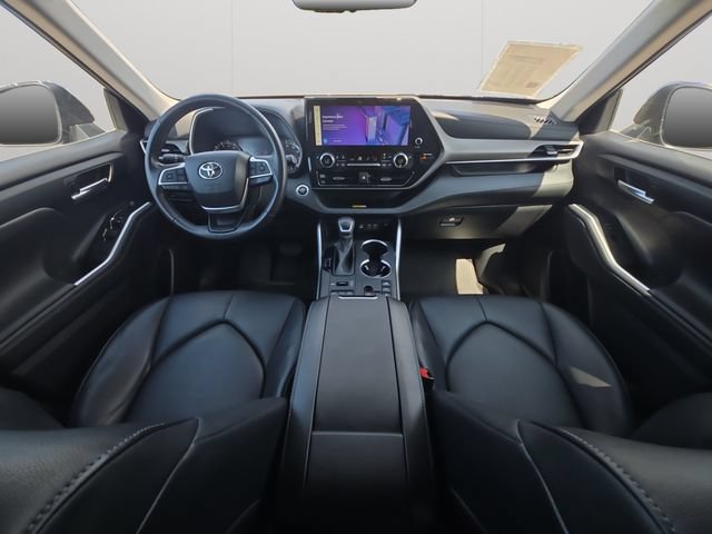Used 2023 Toyota Highlander XLE AWD/4WD image 17