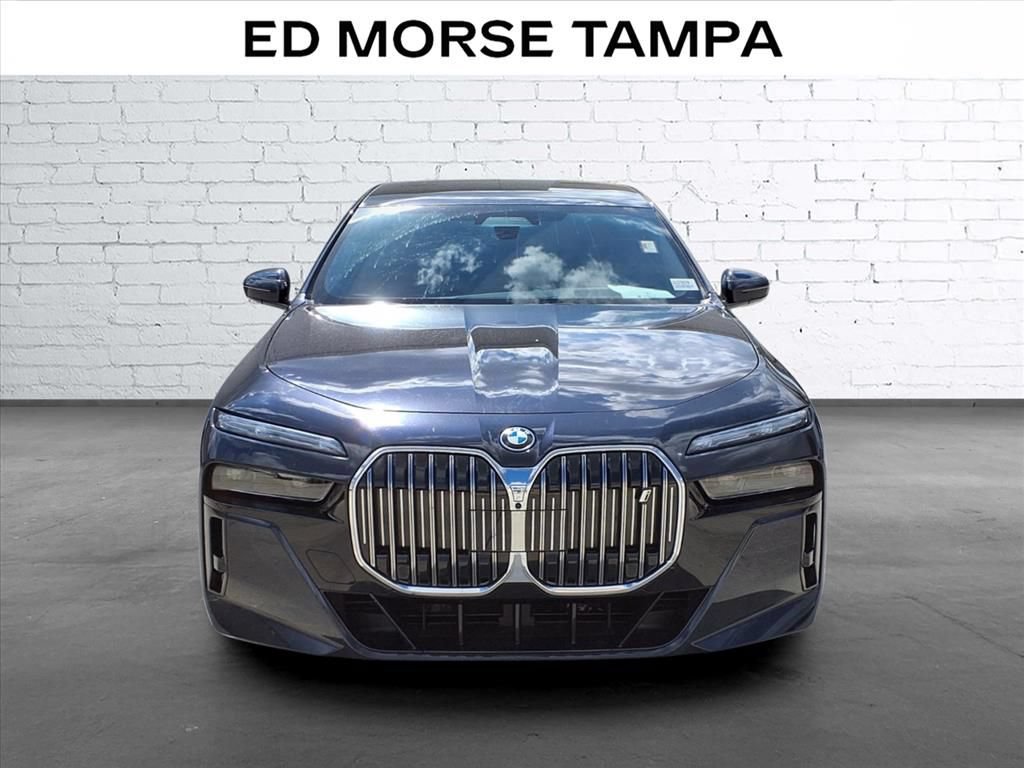 Used 2023 BMW i7 xDrive60 w/ Executive Package 2 AWD/4WD image 6