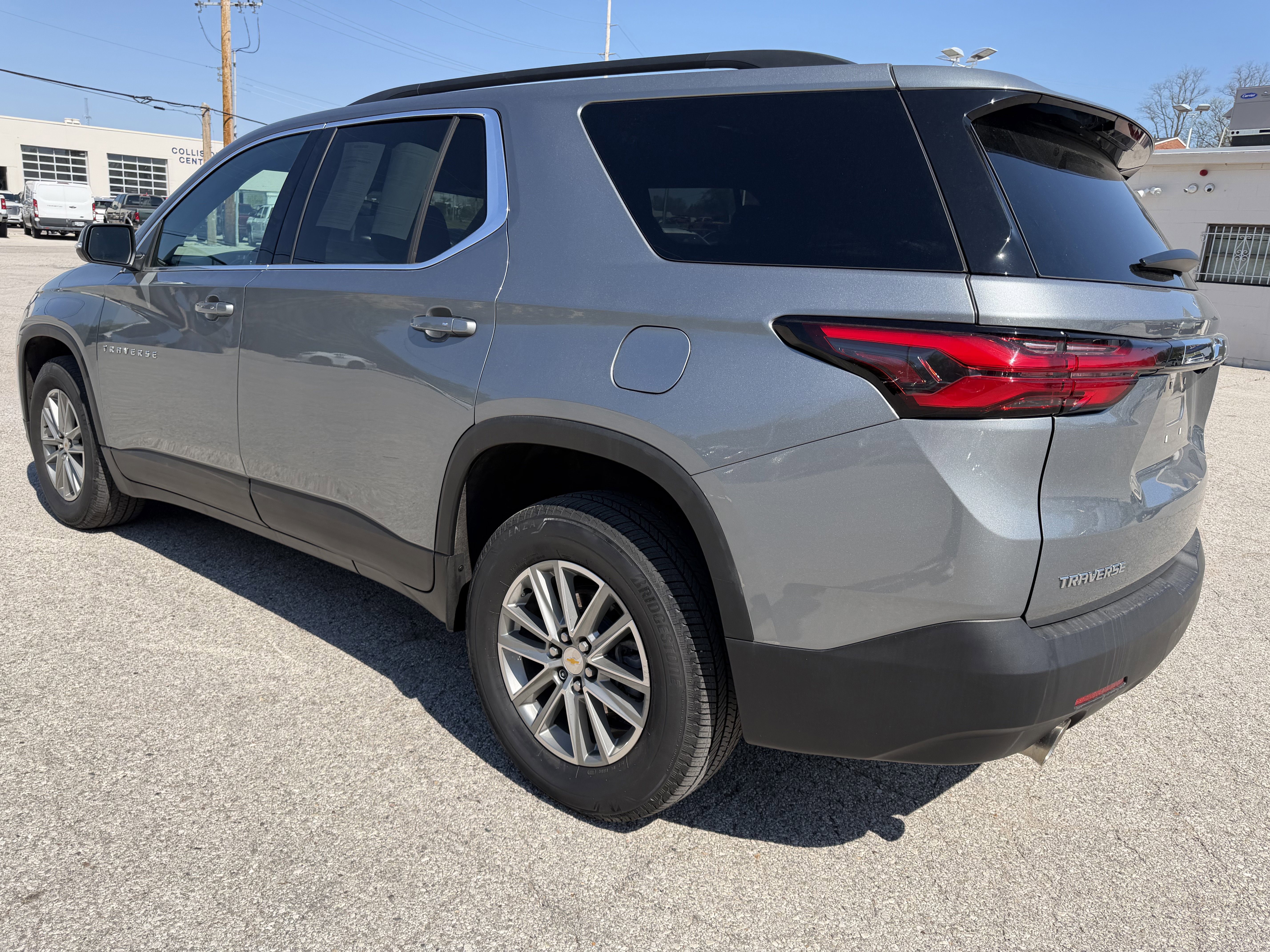 Used 2023 Chevrolet Traverse LT image 5