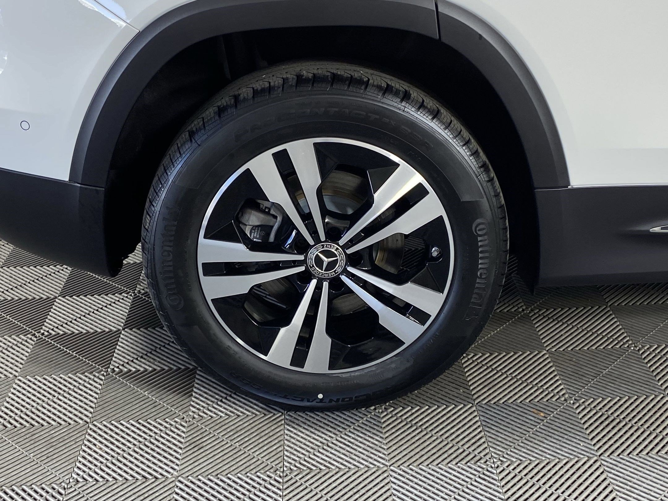 Used 2025 Mercedes-Benz GLB 250 4MATIC image 10