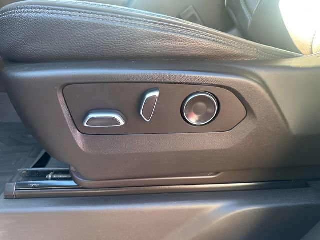 Used 2024 GMC Sierra 3500 Denali w/ Denali Reserve Package AWD/4WD image 15