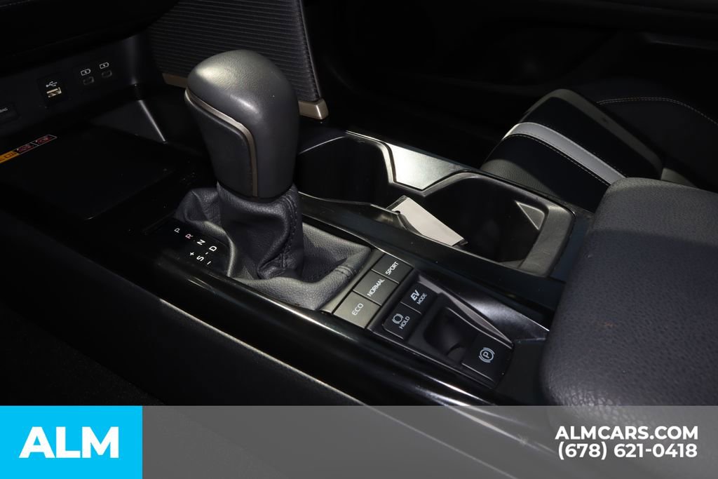 Used 2025 Toyota Camry SE image 30