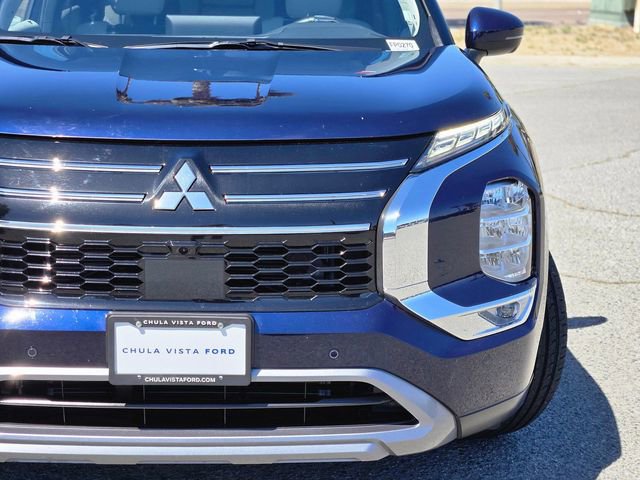 Used 2025 Mitsubishi Outlander SE FWD image 2