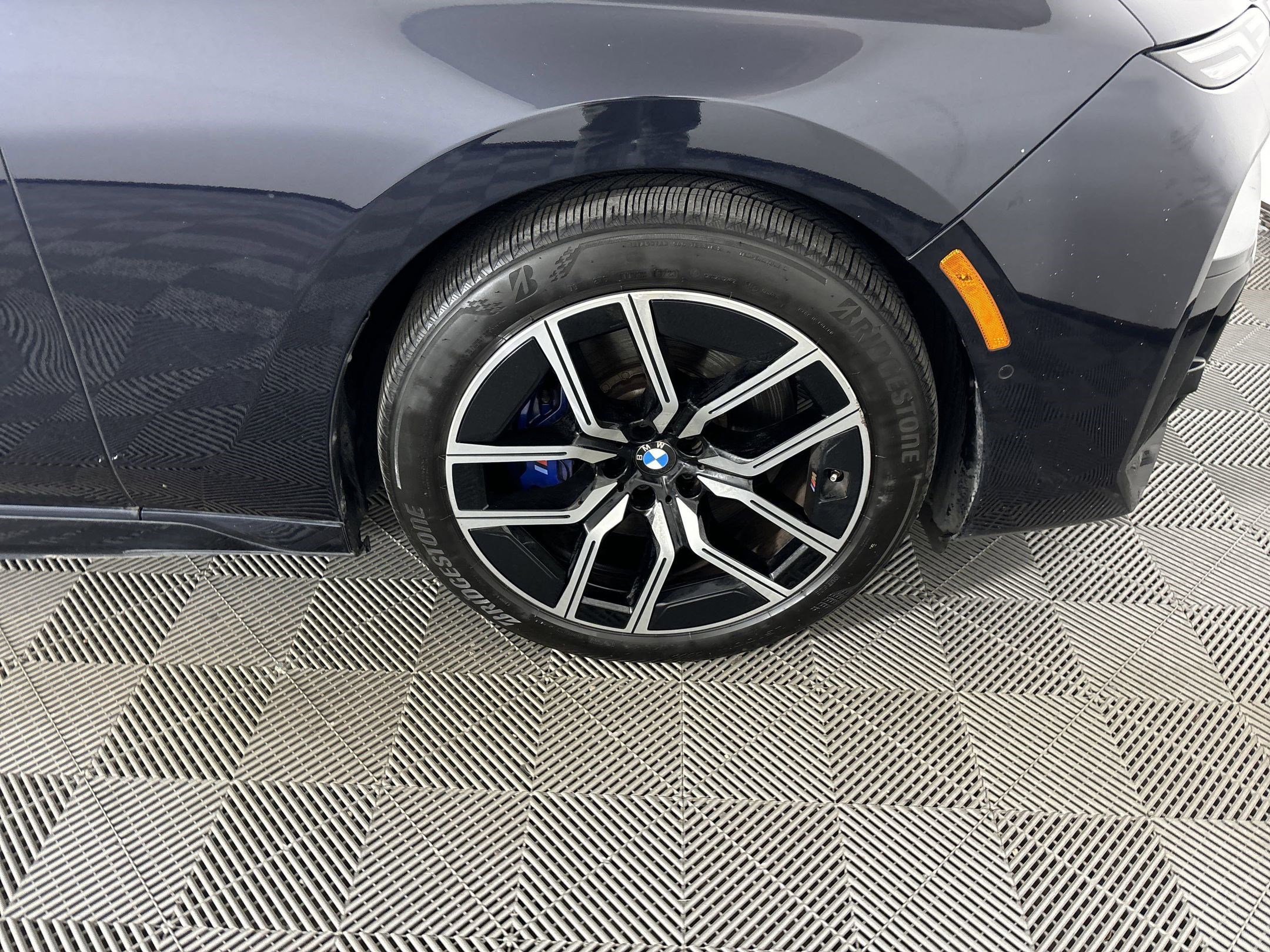 Certified 2024 BMW i7 xDrive60 w/ Premium Package image 11