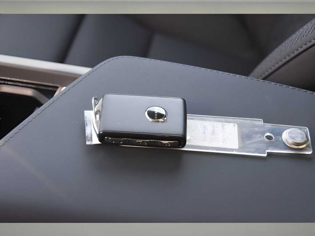 New 2026 Volvo XC60 B5 Plus w/ Protection Package Premier image 39