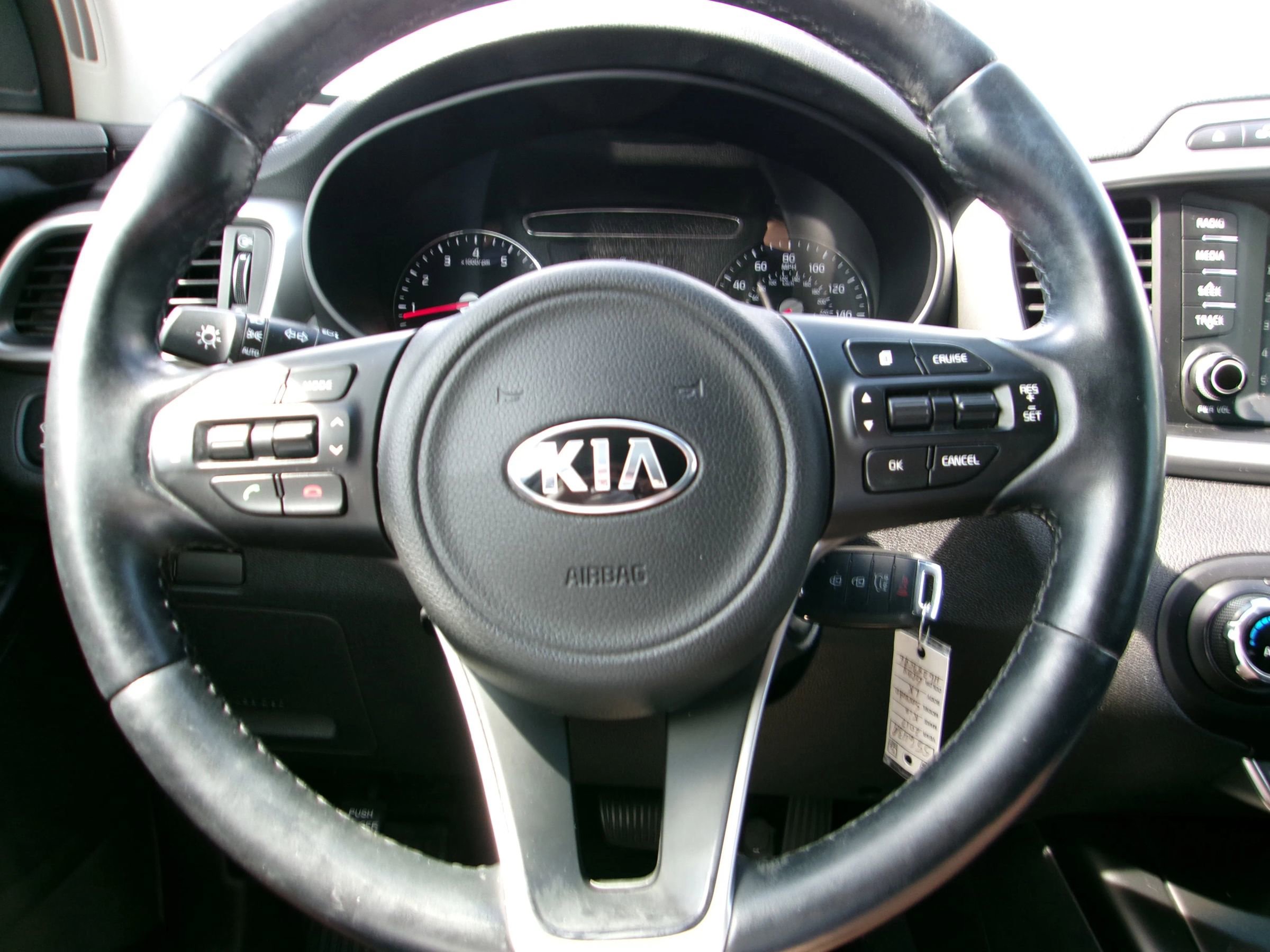 Used 2017 Kia Sorento LX w/ LX Convenience Package image 15