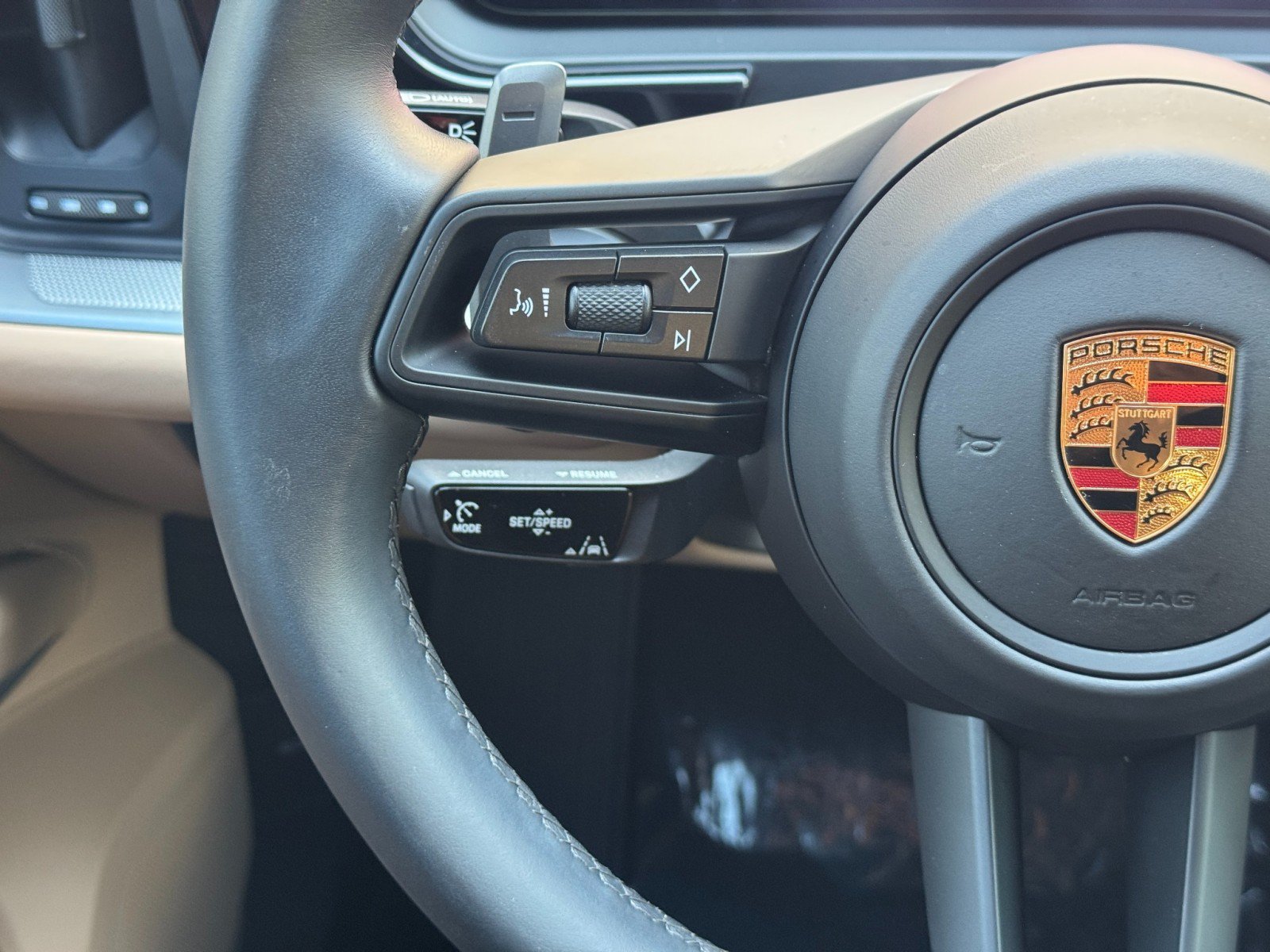 Used 2024 Porsche Cayenne Coupe AWD/4WD image 23