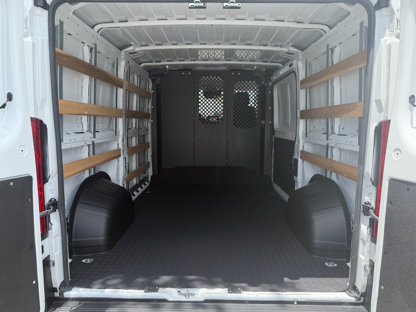 Used 2025 RAM ProMaster 2500 w/ U-Haul Equipment Group FWD image 15