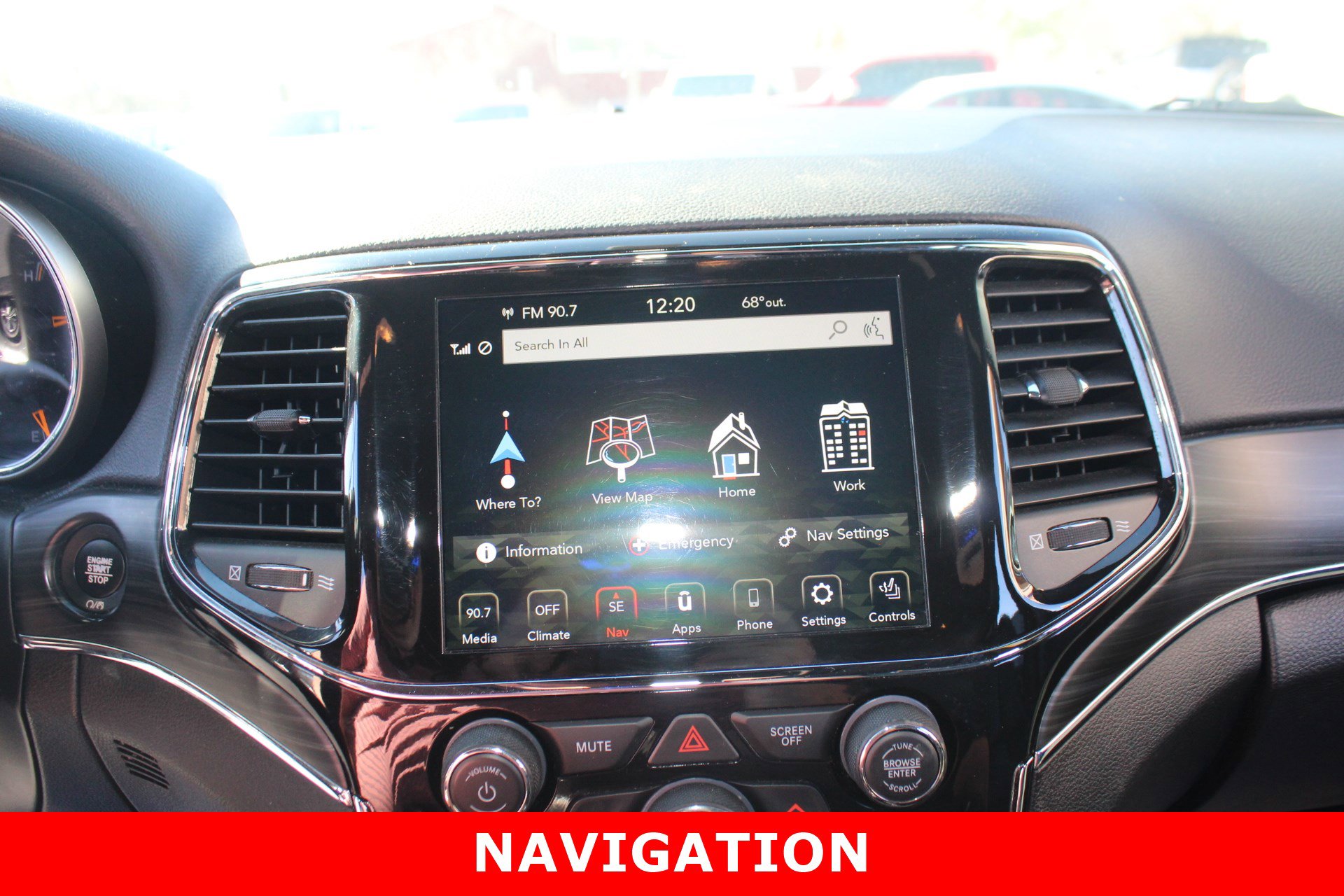 Used 2021 Jeep Grand Cherokee Limited w/ Luxury Group II image 23