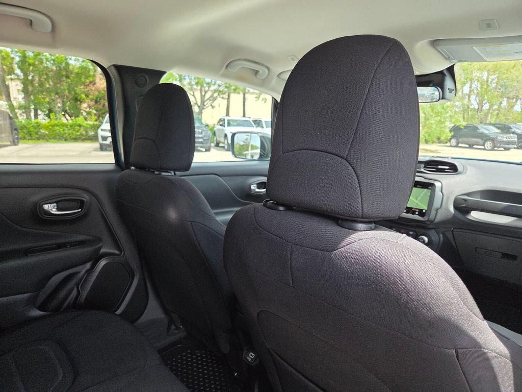 Used 2022 Jeep Renegade Latitude AWD/4WD image 17