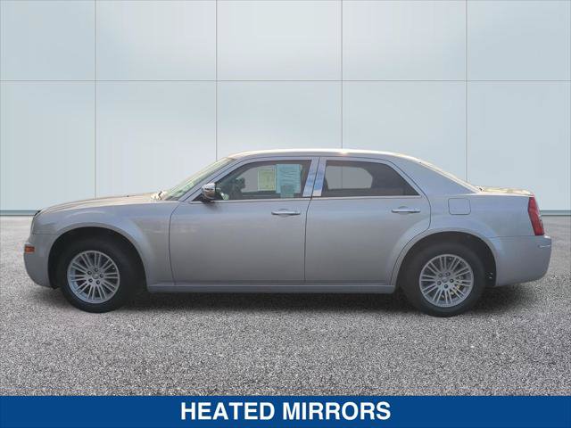 Used 2010 Chrysler 300 Touring RWD image 2
