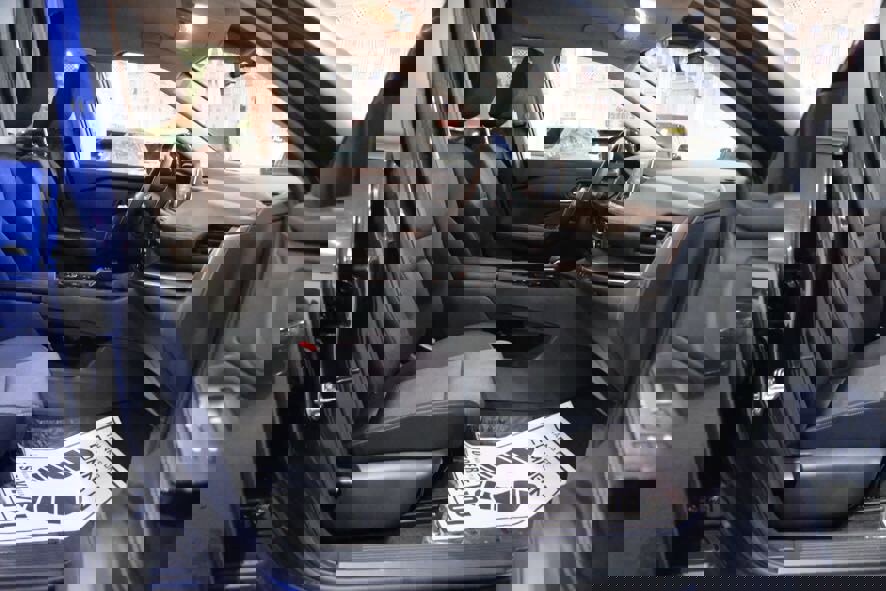 Used 2025 Nissan Rogue SV image 32