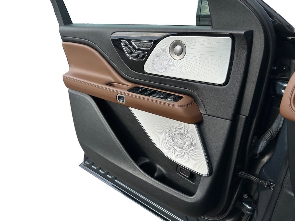 Used 2023 Lincoln Aviator Reserve w/ Equipment Group 201A image 19