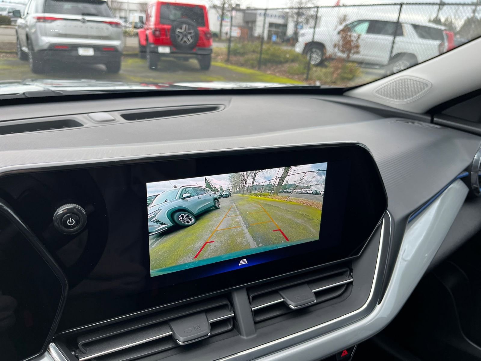 Used 2025 Chevrolet Trax LT FWD image 22