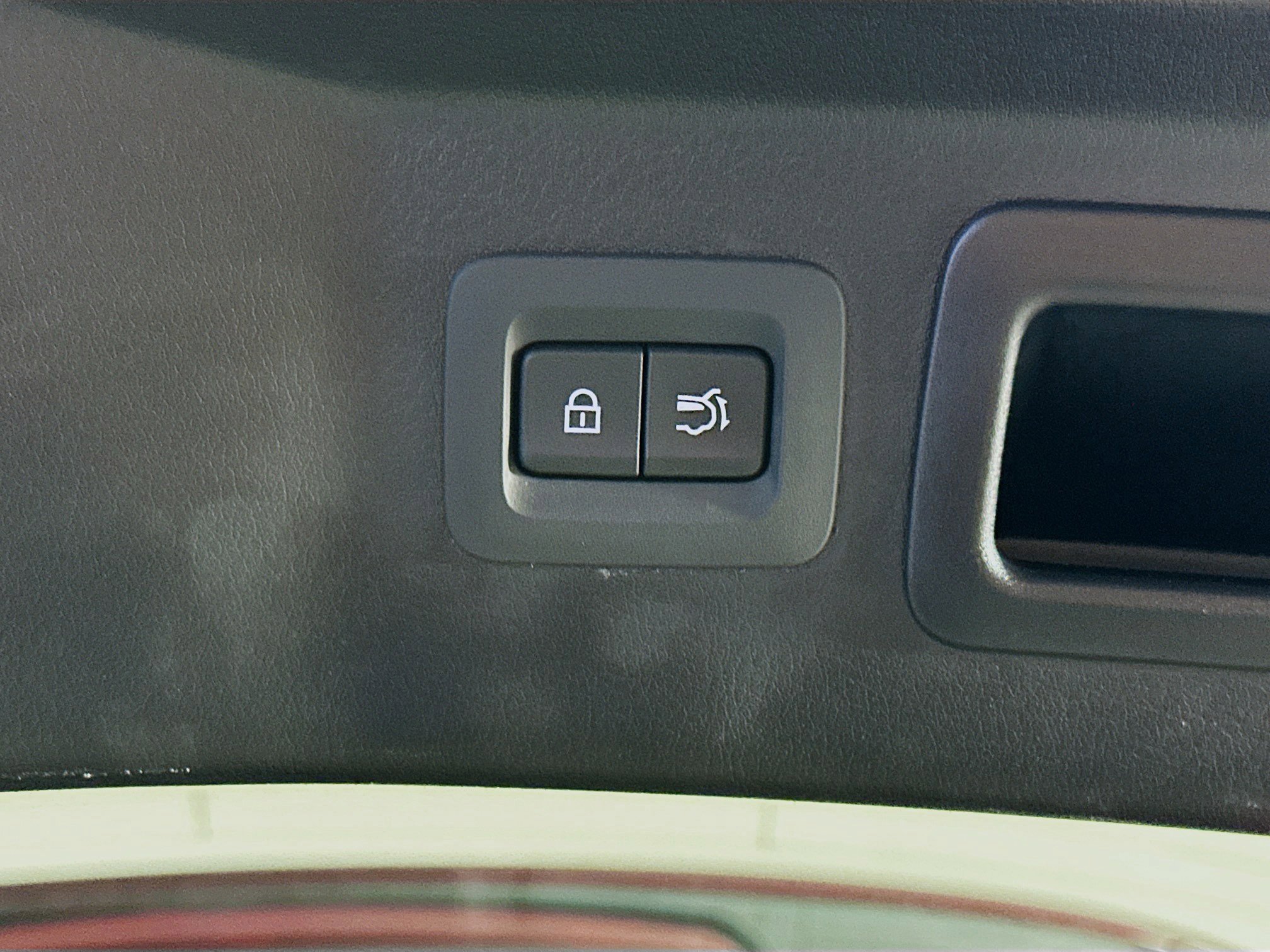 Used 2024 MAZDA CX-90 Plug-In Hybrid w/ Premium Plus image 32