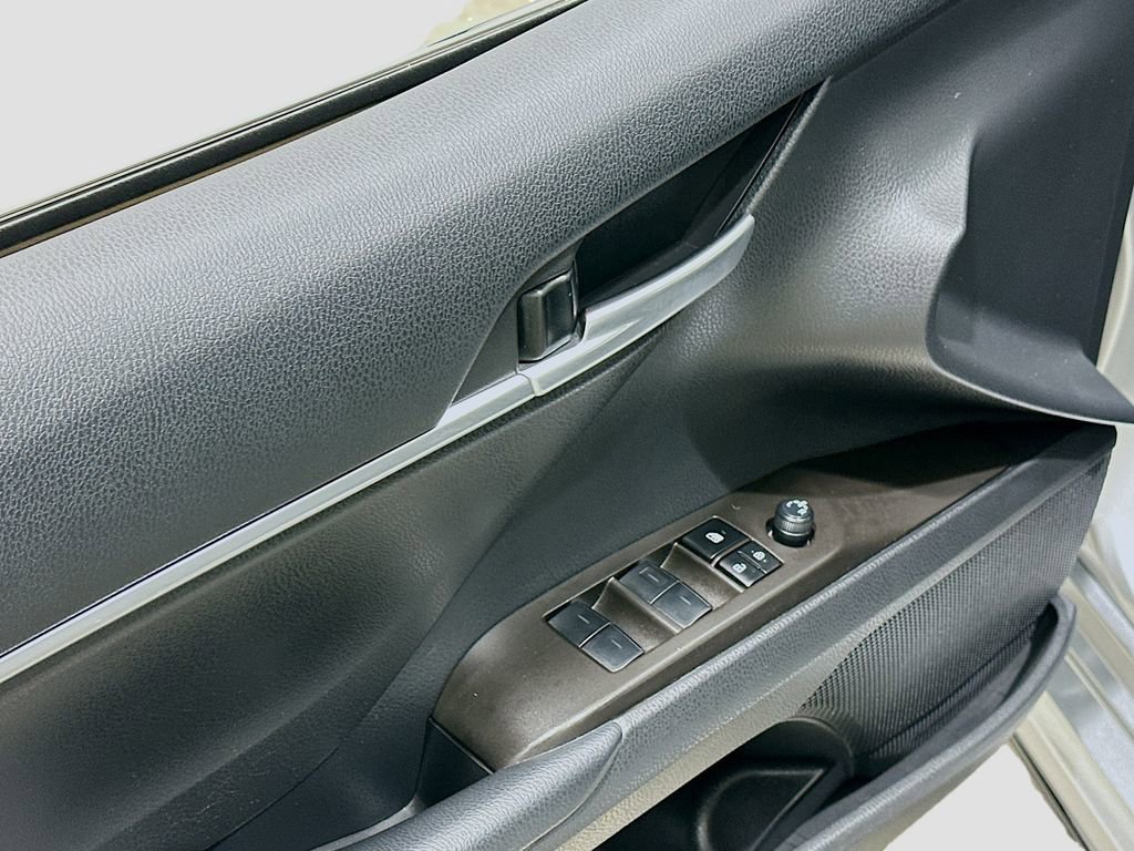 Used 2024 Toyota Camry SE image 17