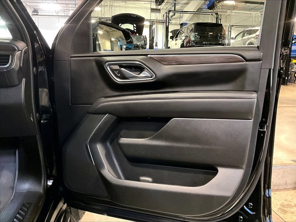 Used 2023 Chevrolet Tahoe LS AWD/4WD image 12