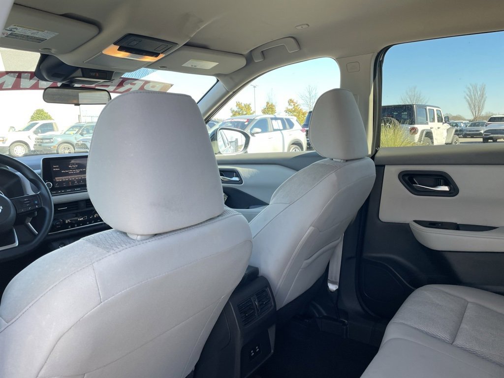 Used 2024 Nissan Rogue SV image 26