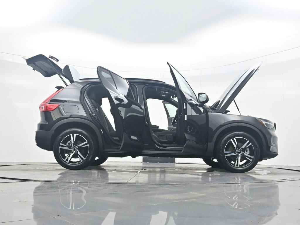 Used 2024 Volvo XC40 B5 Core AWD/4WD image 43