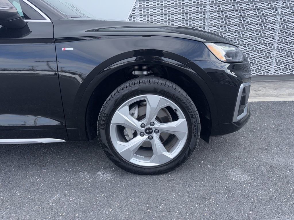 Used 2025 Audi Q5 2.0T Premium Plus w/ Premium Plus Package image 3