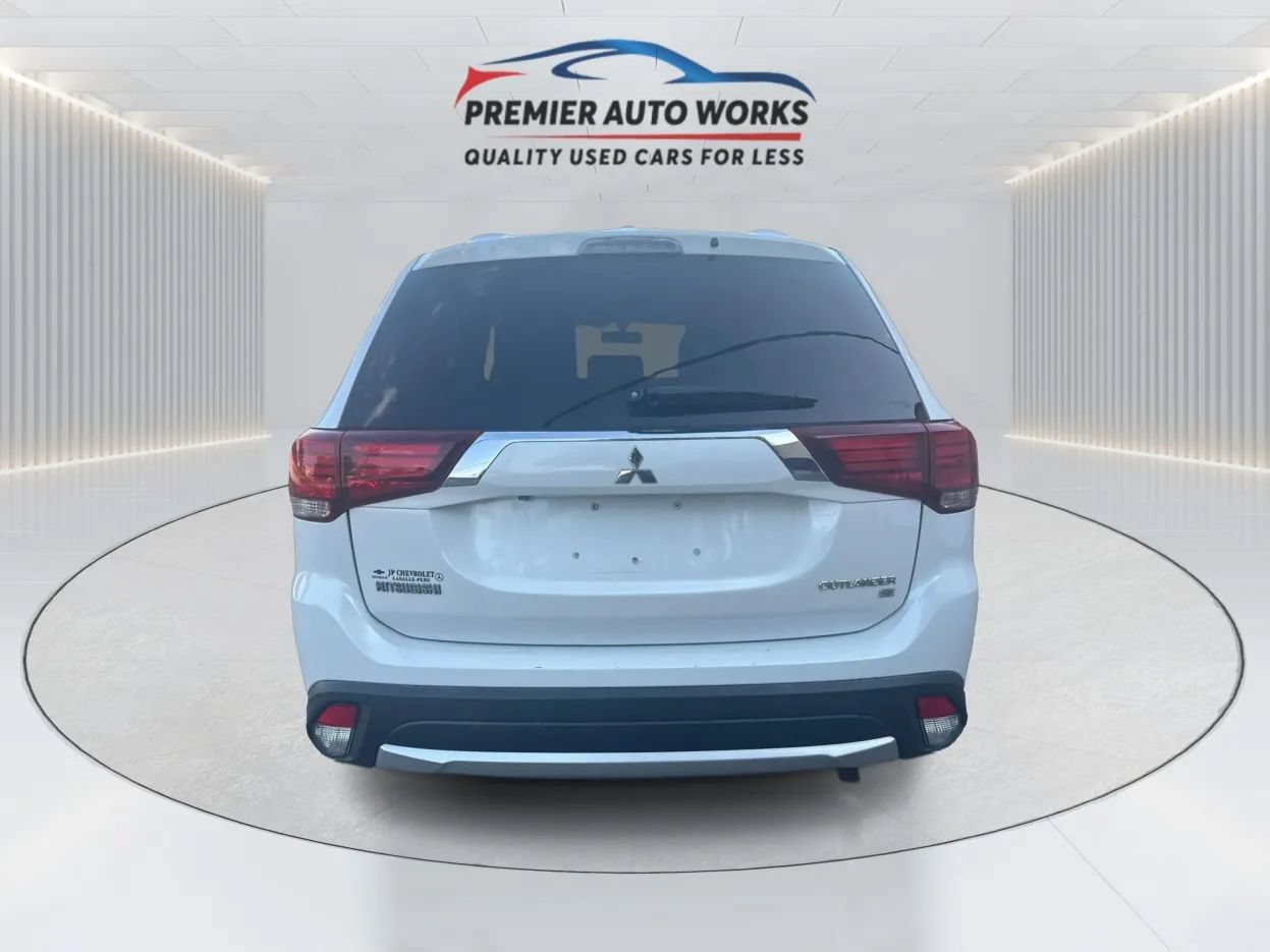 Used 2016 Mitsubishi Outlander SE AWD/4WD image 5