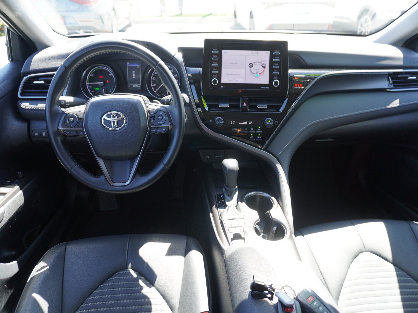 Used 2021 Toyota Camry SE FWD image 2
