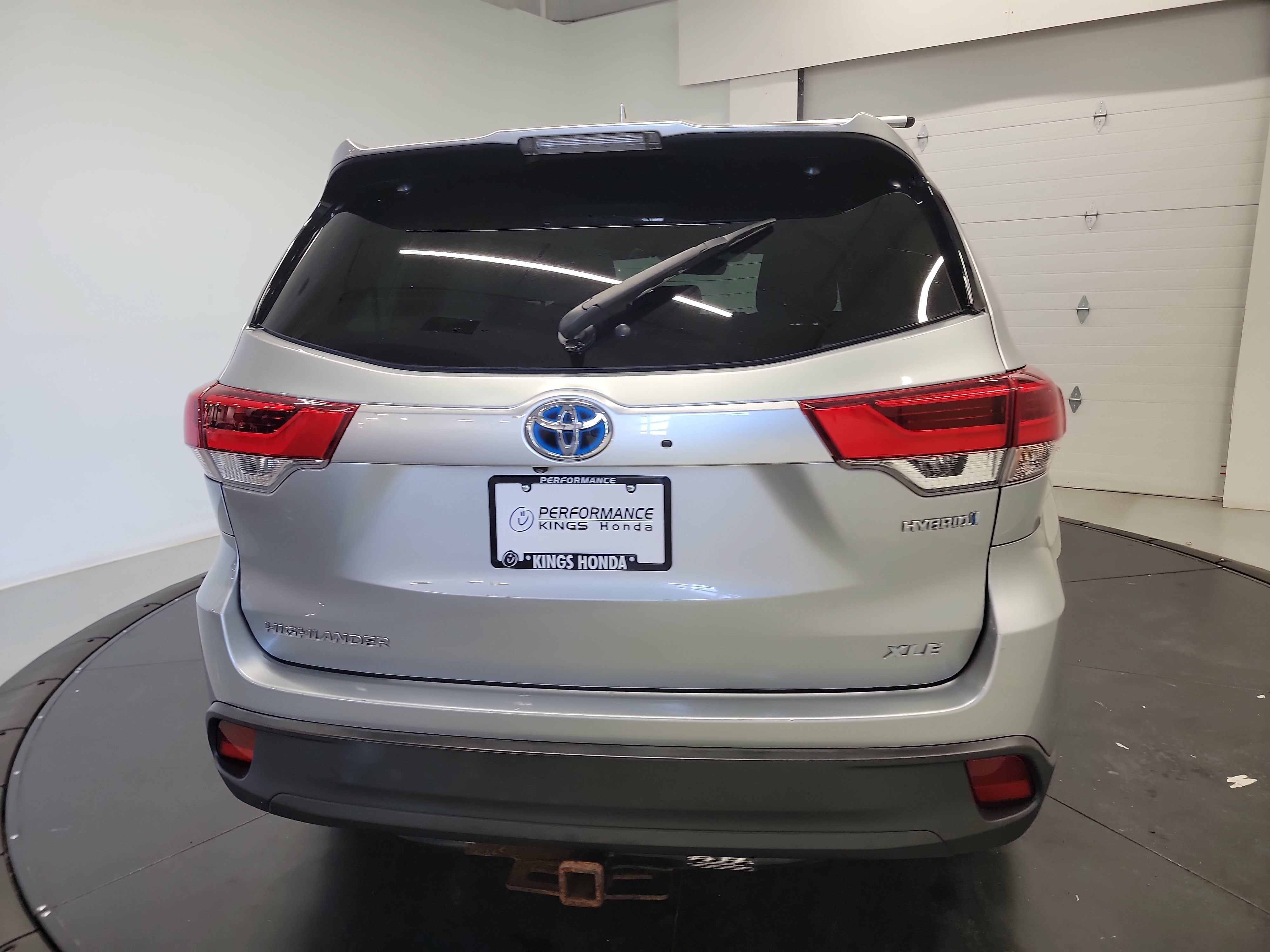 Used 2017 Toyota Highlander XLE w/ Carpet Mat Package AWD/4WD image 8