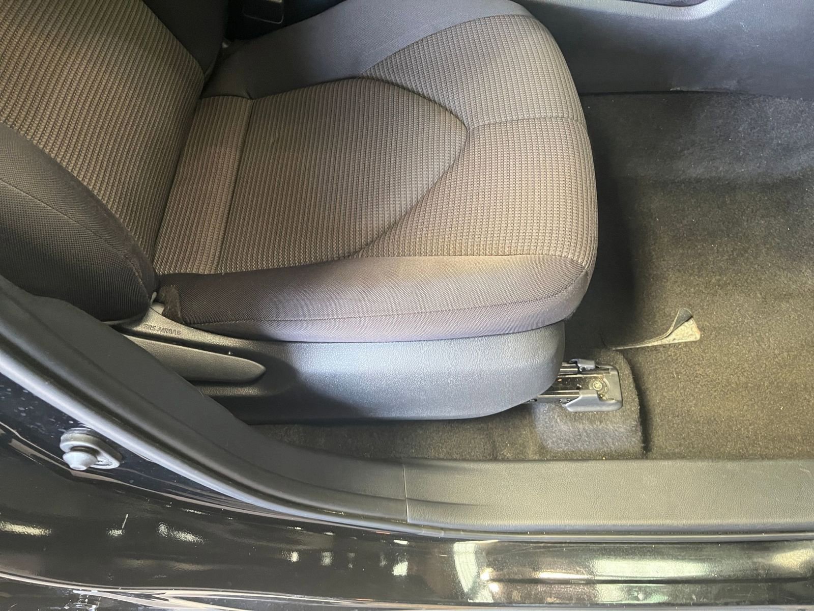 Used 2025 Toyota Highlander LE FWD image 27