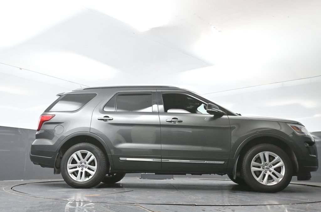 Used 2018 Ford Explorer XLT w/ Equipment Group 202A AWD/4WD image 23