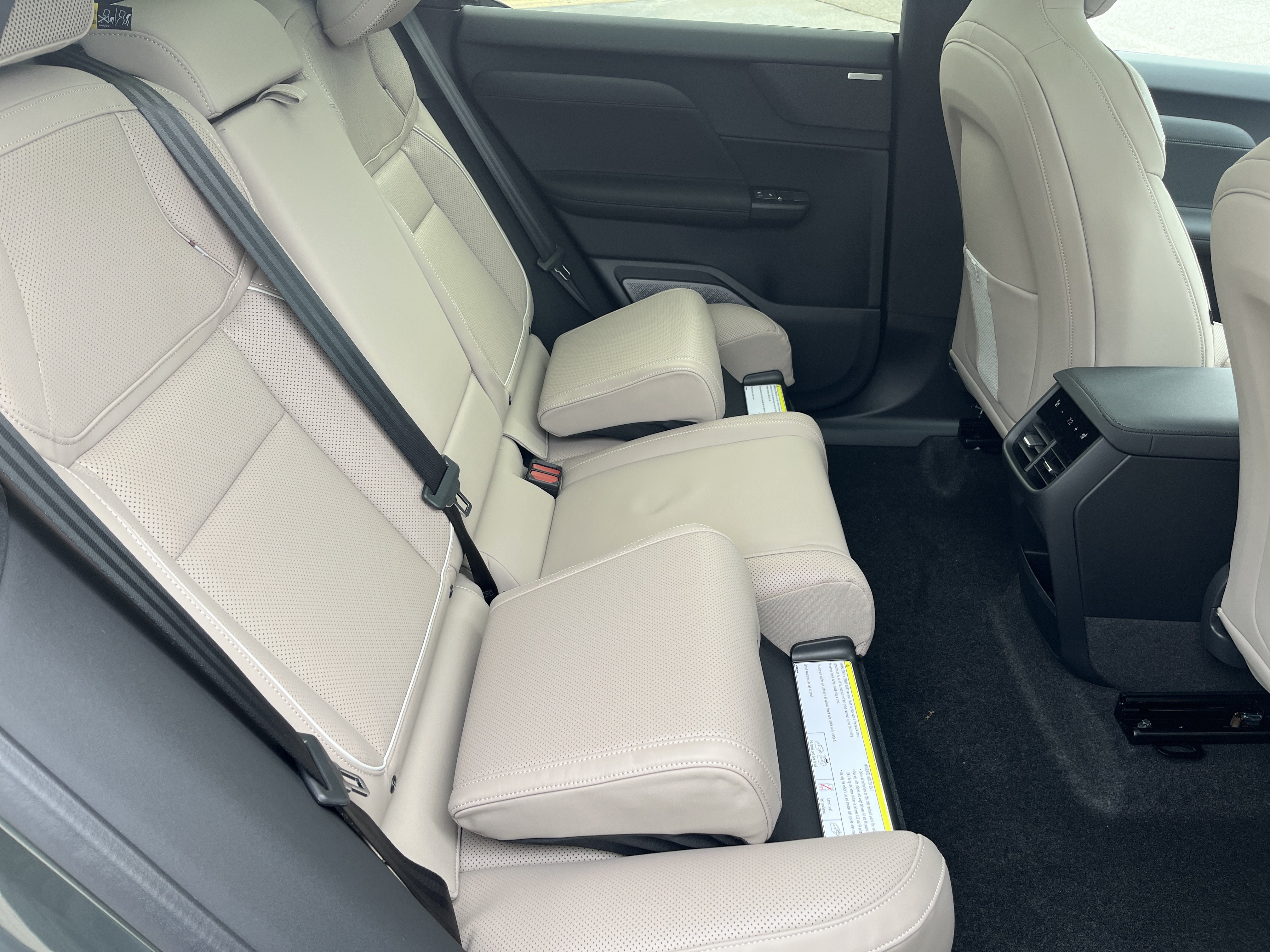 New 2027 Volvo EX60 Ultra AWD/4WD image 12