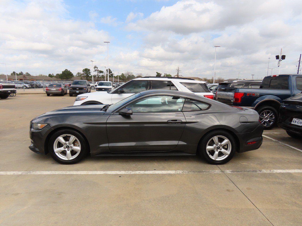 Used 2016 Ford Mustang Coupe image 9