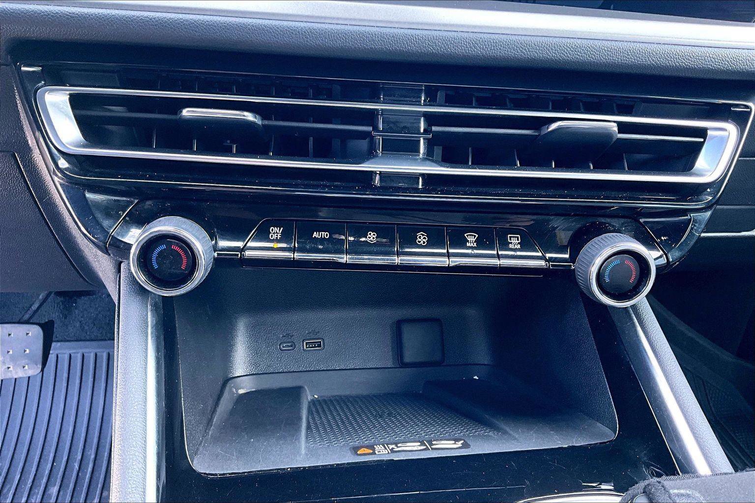 Used 2024 Chevrolet Traverse LT w/ LPO, Floor Liner Package image 38