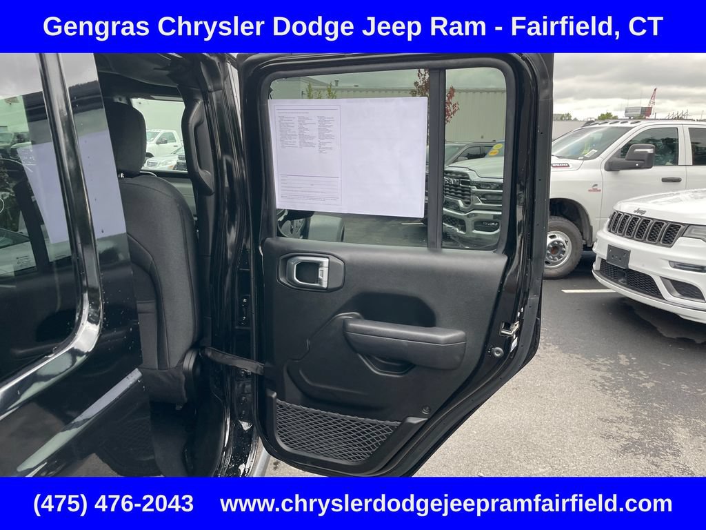 Used 2024 Jeep Wrangler Unlimited AWD/4WD image 25