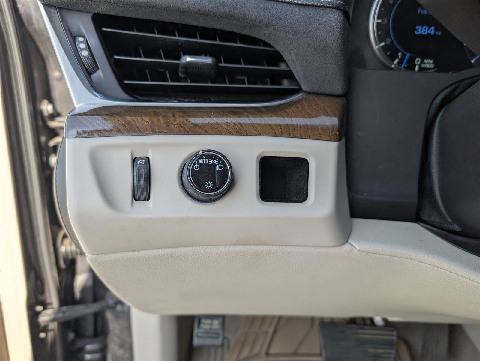 Used 2018 Cadillac Escalade Luxury RWD image 23