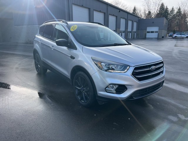 Used 2017 Ford Escape SE w/ Equipment Group 201A image 3