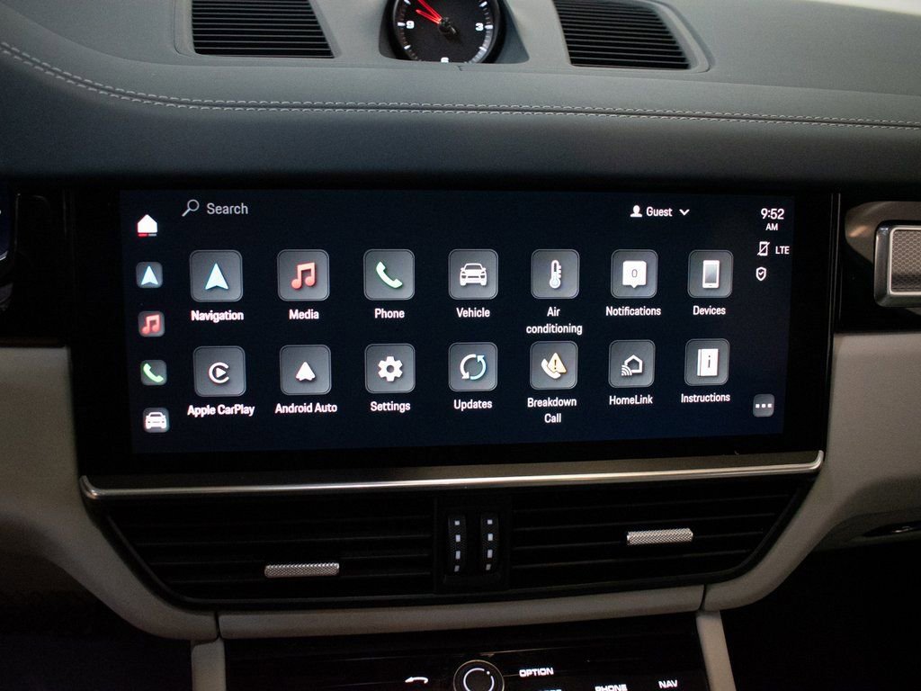 Certified 2023 Porsche Cayenne Platinum Edition image 29