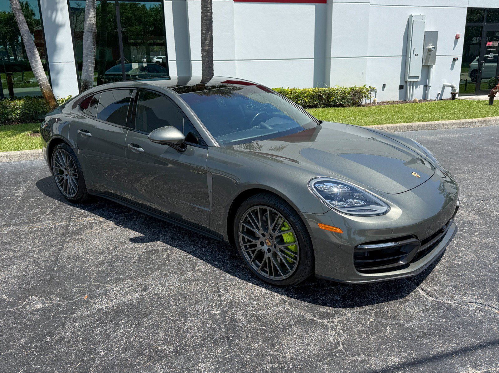 Used 2022 Porsche Panamera 4 Platinum Edition AWD/4WD image 6