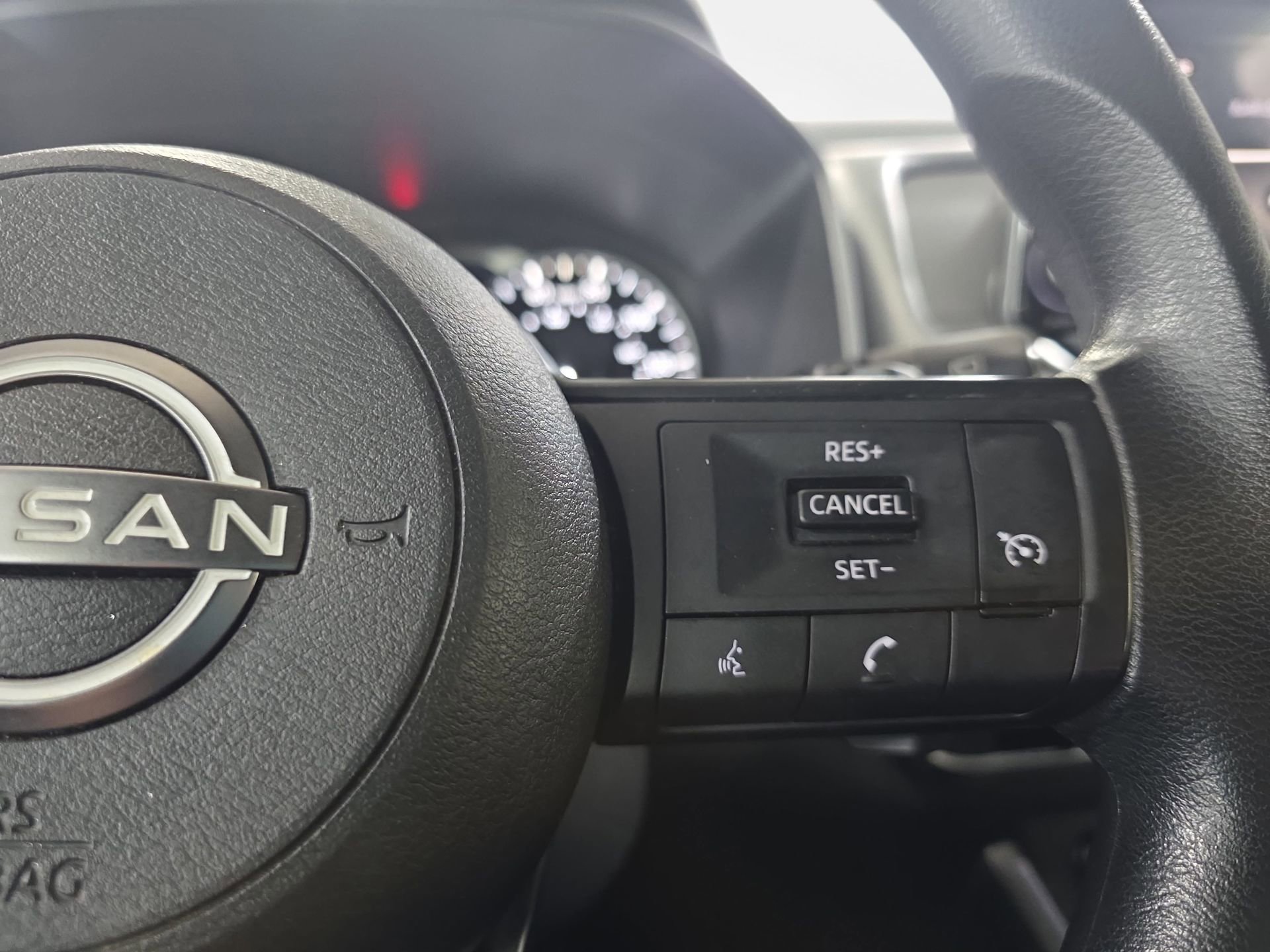 Used 2024 Nissan Rogue S FWD image 17