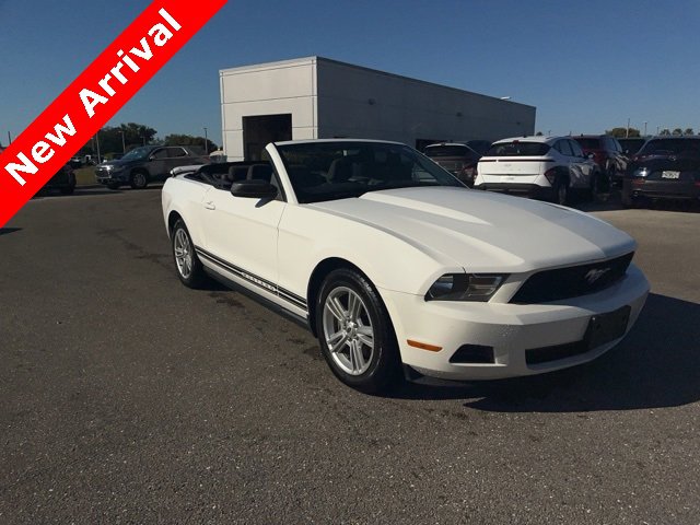 Used 2010 Ford Mustang Convertible image 6