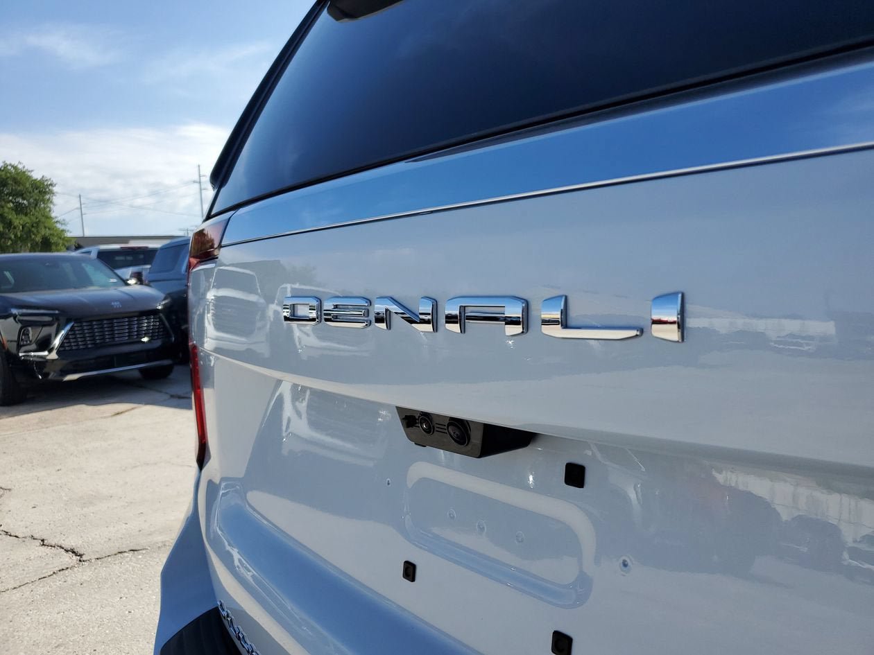 New 2026 GMC Yukon XL Denali w/ Denali Reserve Package RWD image 9