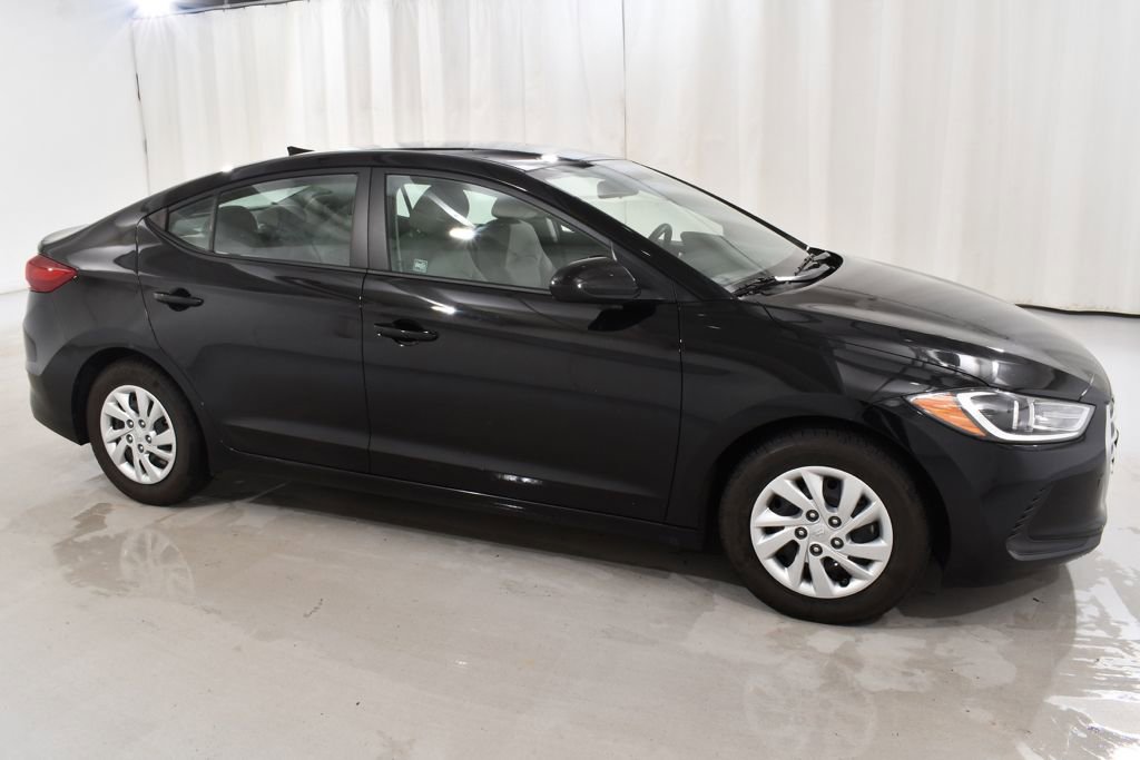 Used 2017 Hyundai Elantra SE image 5