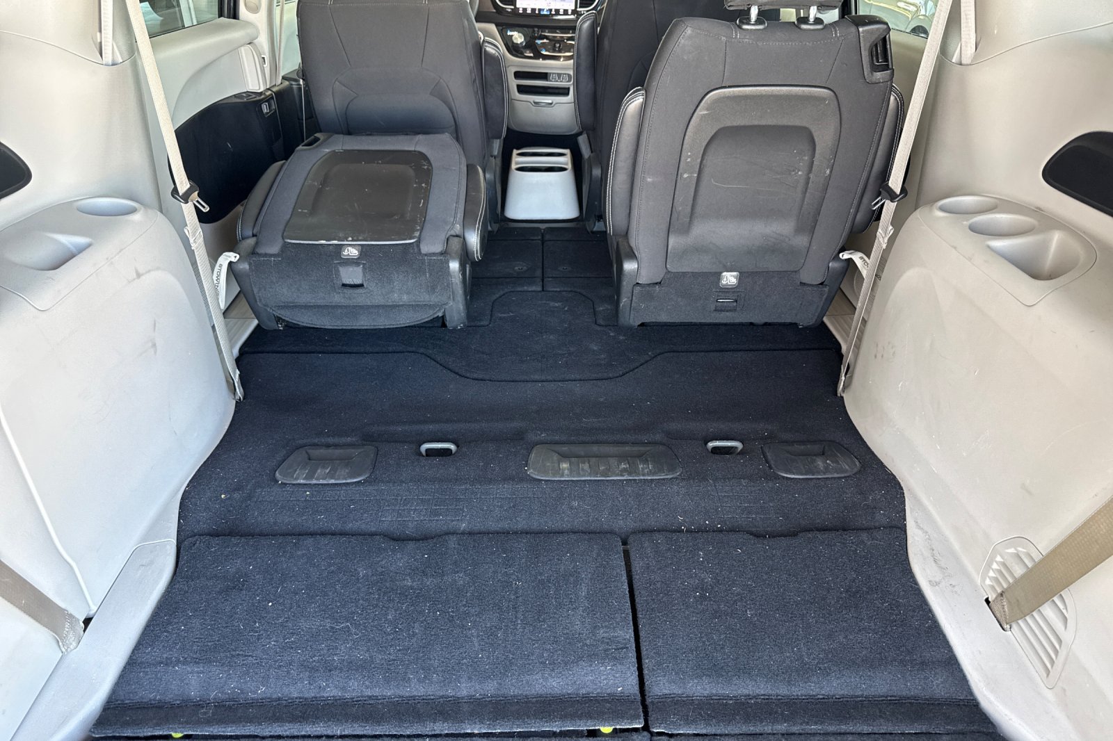 Certified 2022 Chrysler Voyager LX FWD image 16