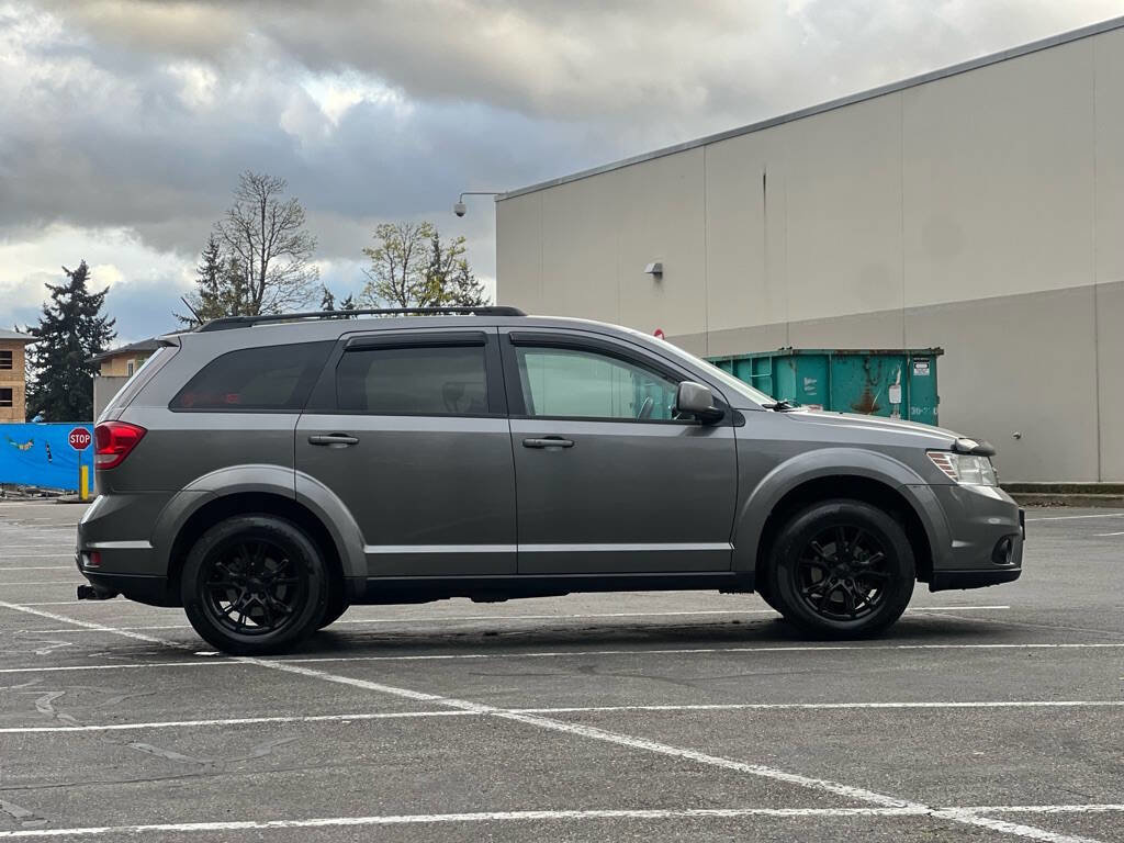 Used 2012 Dodge Journey SXT w/ Flexible Seating Group image 6