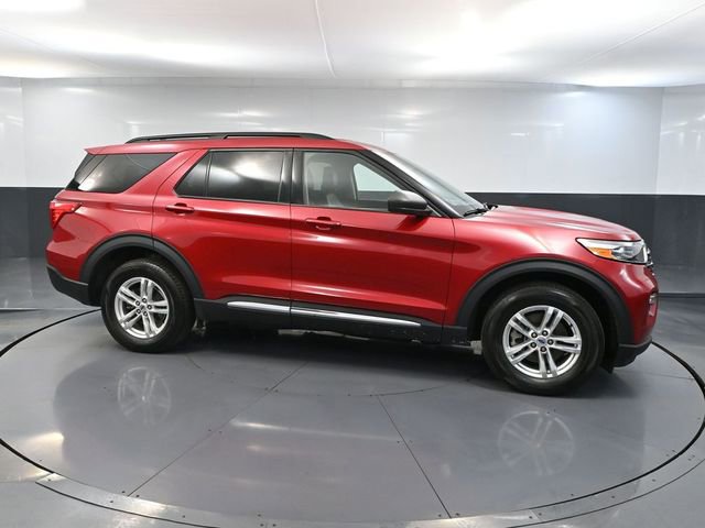 Used 2023 Ford Explorer XLT w/ Equipment Group 202A image 4