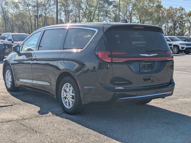Used 2023 Chrysler Pacifica Touring-L image 6