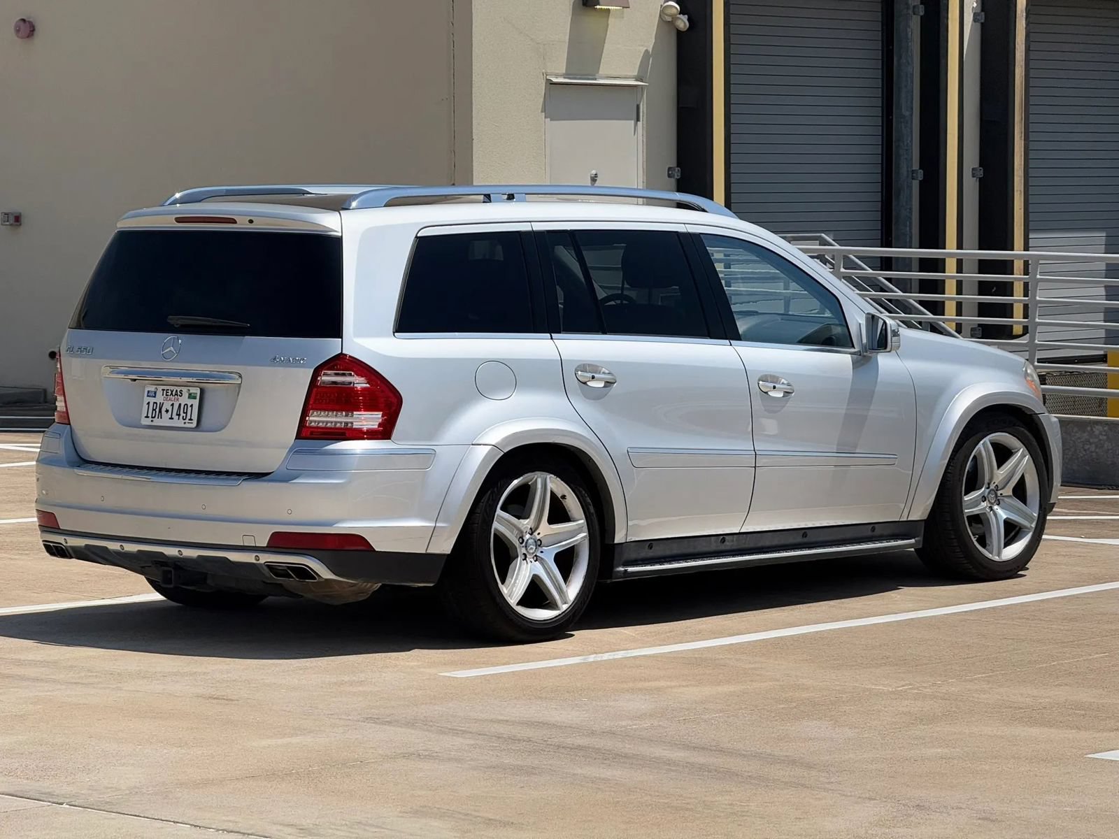 Used 2011 Mercedes-Benz GL 550 4MATIC image 7