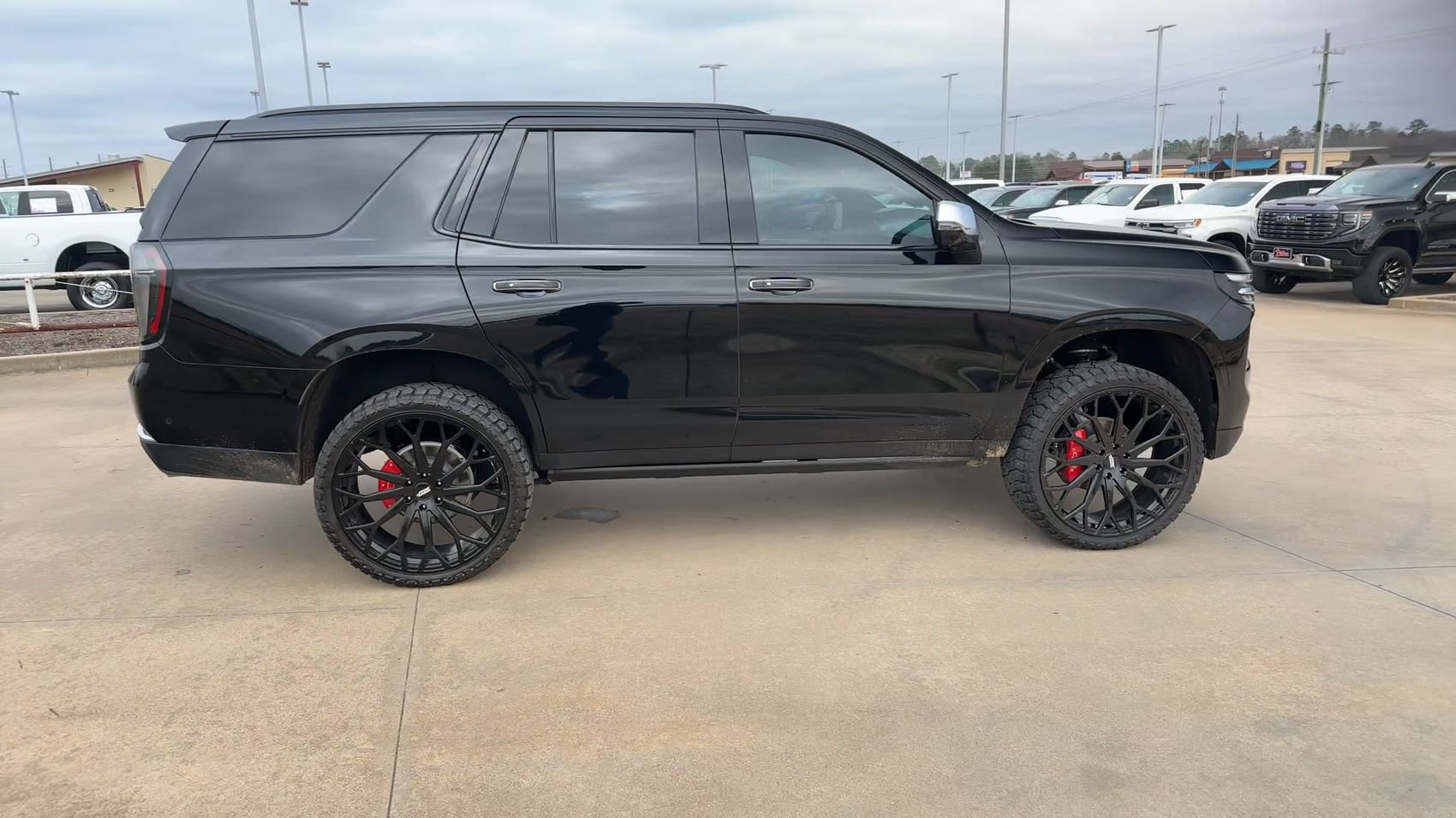 Used 2025 Chevrolet Tahoe Premier RWD image 2