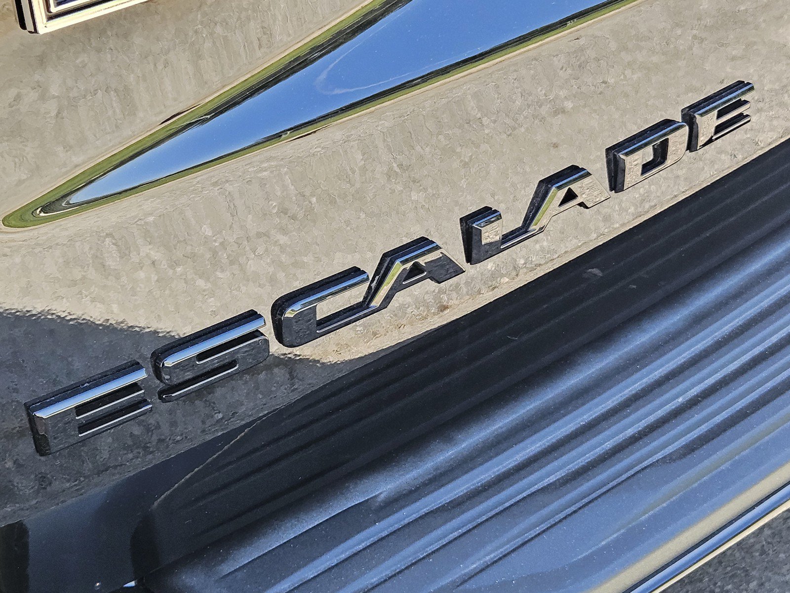 New 2026 Cadillac Escalade ESV Platinum Sport w/ LPO, ONYX Package AWD/4WD image 8