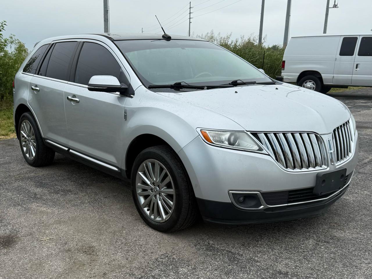 Used 2014 Lincoln MKX AWD w/ Equipment Group 102A image 2